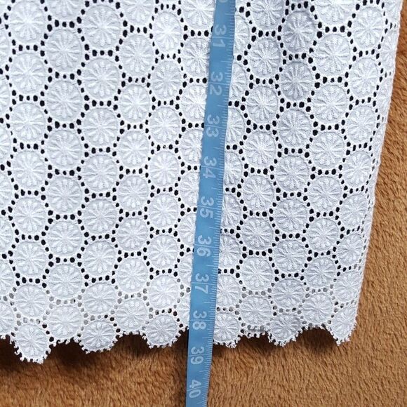 KARL LAGERFELD Sheath Dress Size 14 Black Sleeveless Lace Eyelet White Hem - Picture 8 of 9